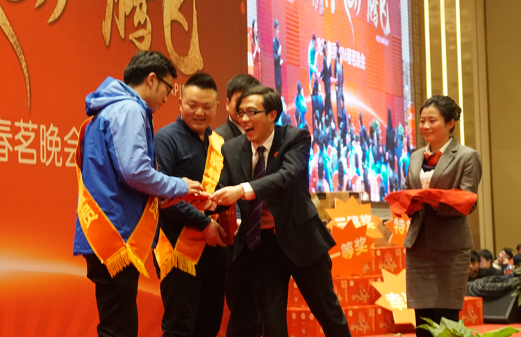 用心前行 2017騰飛 ——記兆勝集團(tuán)2016春茗晚會(huì) 用心前行 2017騰飛 ——記兆勝集團(tuán)2016春茗晚會(huì)